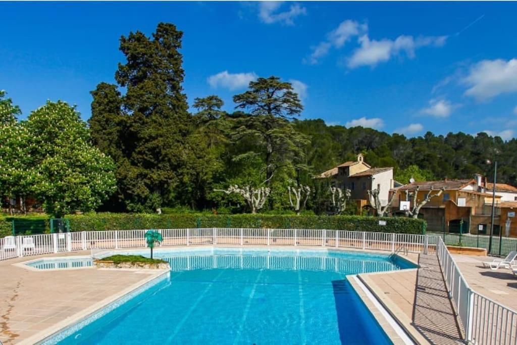 Aparthotel Le Domaine Du Thronnet Figanières Exterior foto